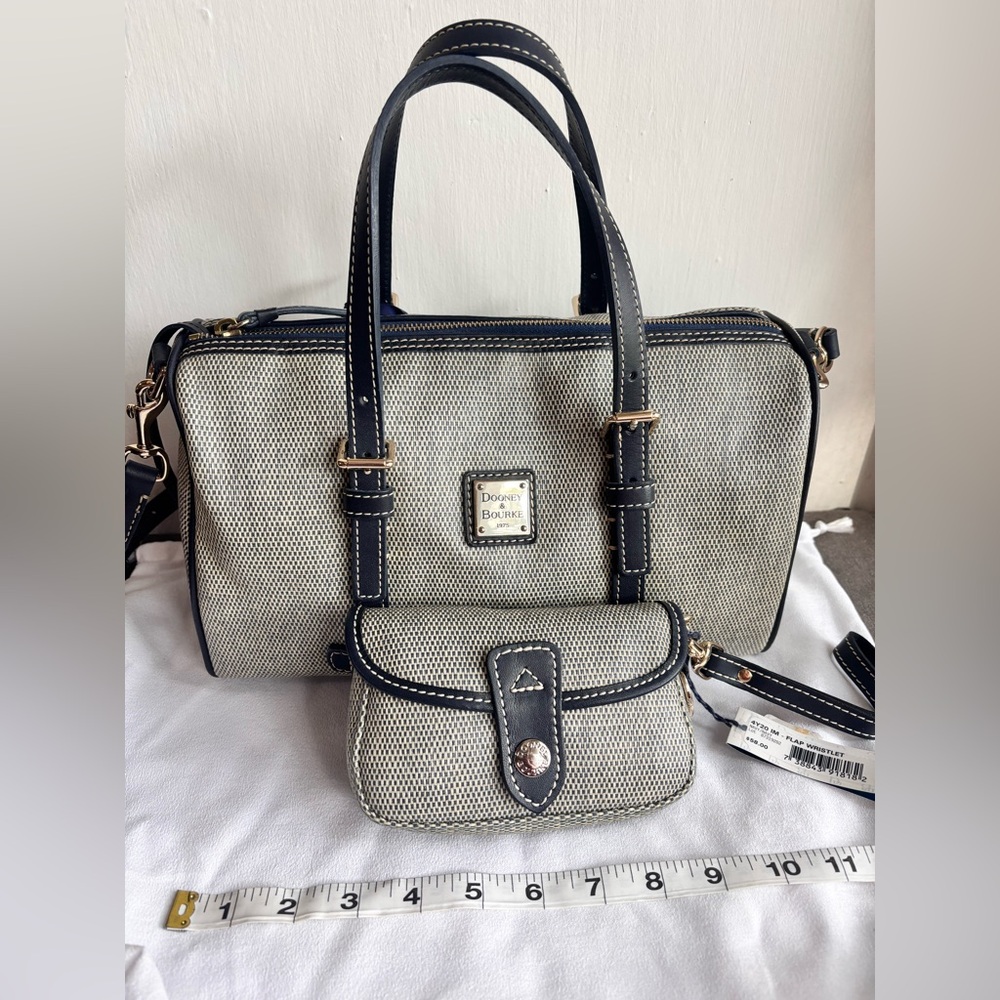 NWT Dooney & Bourke Navy Barrel Satchel & Matching Wristlet 💙 Matching Set✨
